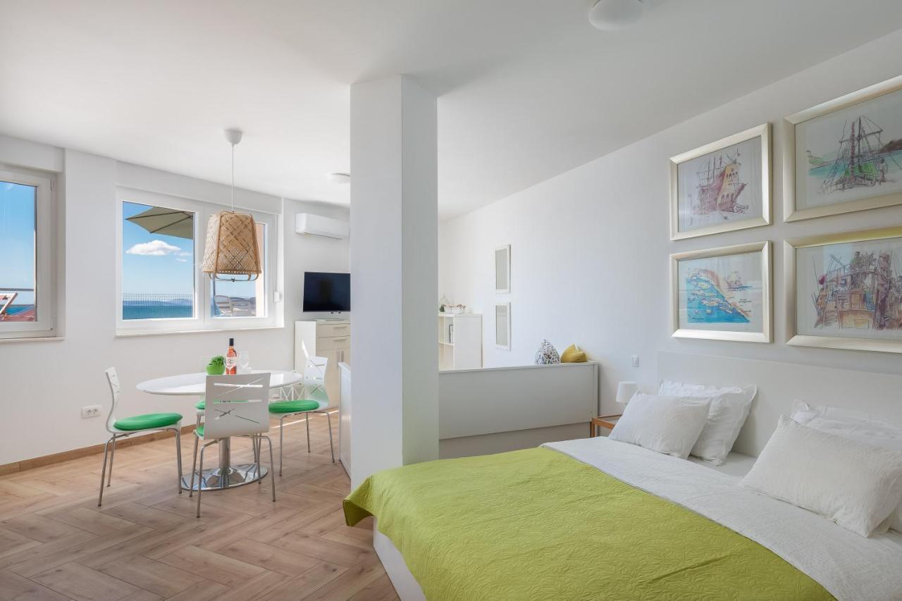 Blue Lagoon Beach Apartments Dugi Rat Ngoại thất bức ảnh
